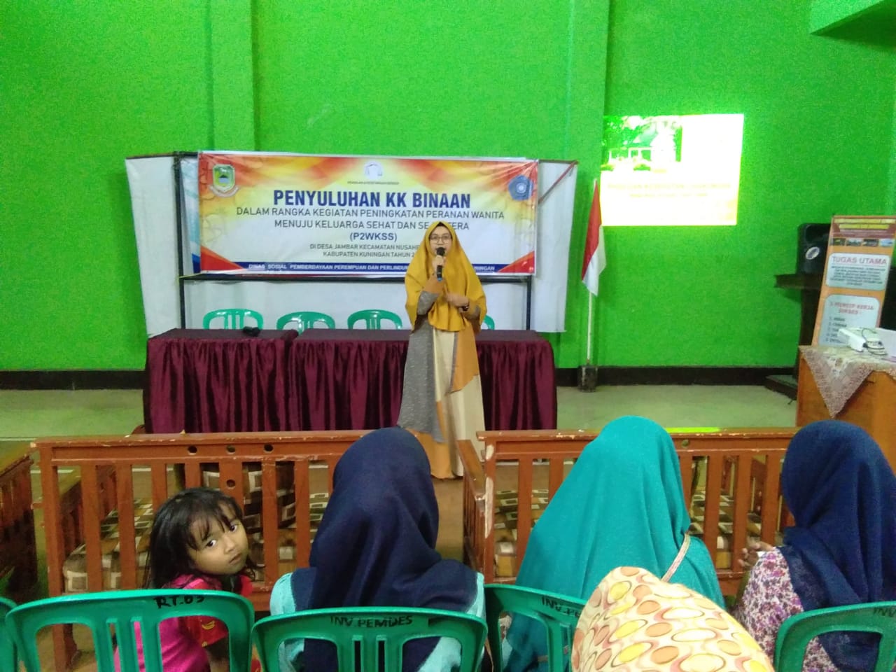 STIKKU Delegasikan Dosen Kesmas Untuk Edukasi Kesehatan Desa Binaan Program P2WKSS di Desa Jambar