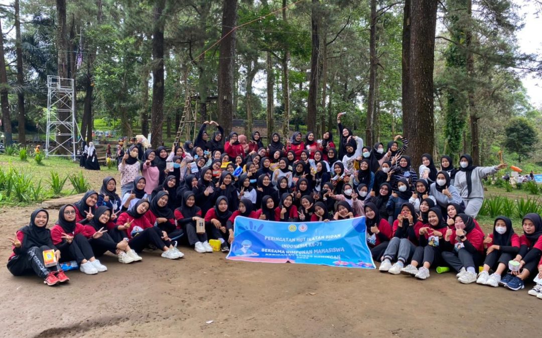 Dosen dan Mahasiswa Kebidanan STIKes Kuningan Peringati HUT Ikatan Bidan Indonesia (IBI) Ke 71 Sebagai Tanda Cinta Untuk Bidan
