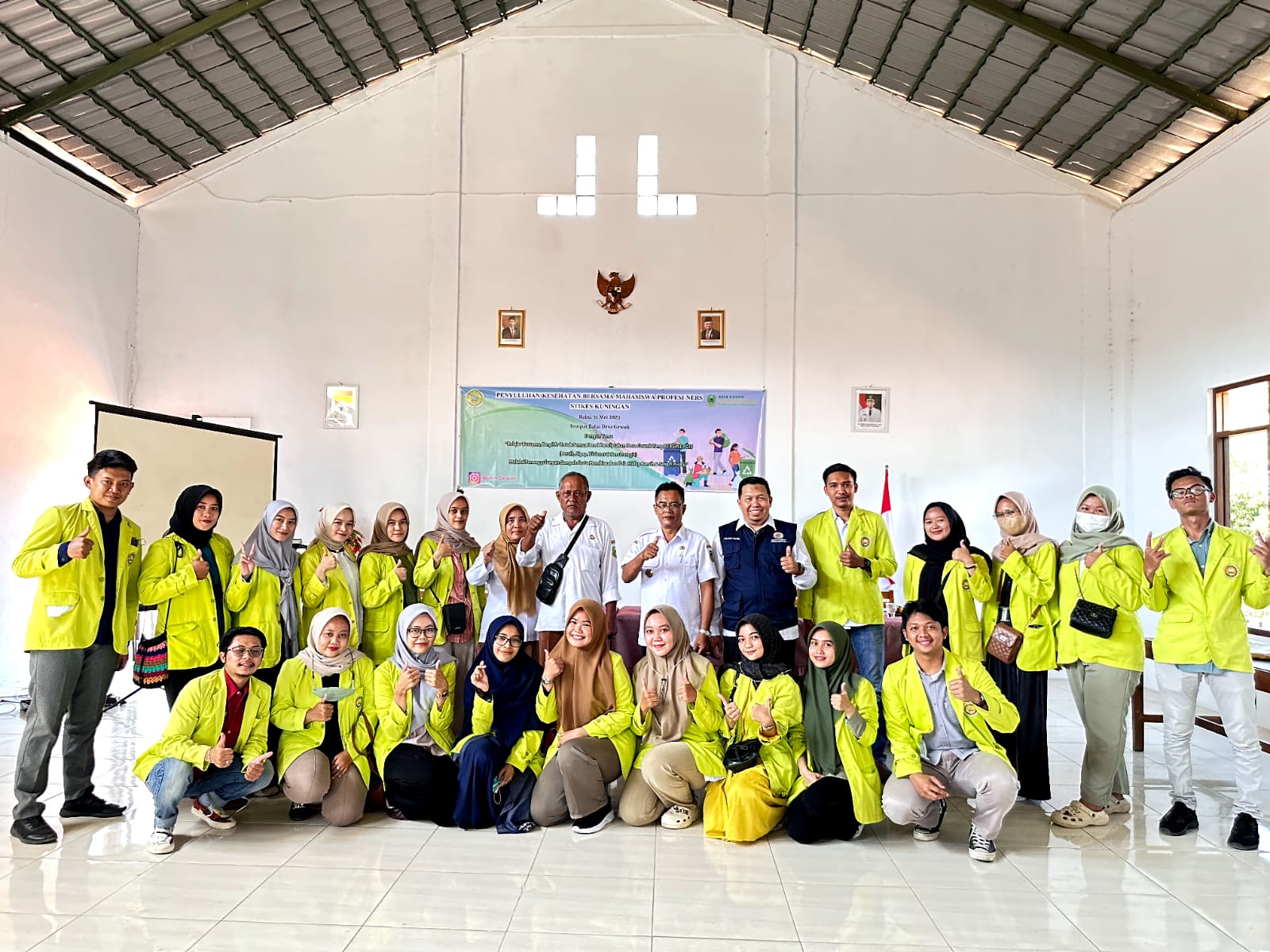 Kegiatan Penyuluhan Kesehatan bersama Mahasiswa Profesi Ners di Desa Gewok. Ajak Masyarakat untuk BERSINERGI (Bersih, Sigap, Visioner & Berstrategis)